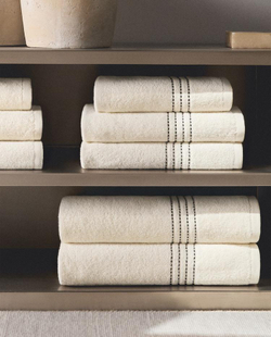 ZARA HOME ПОЛОТЕНЦЕ ДЛЯ ВАННОЙ С КОНТРАСТНОЙ ОКАНТОВКОЙ, ПЕСОСНЫЙ/ЧЕРНЫЙ