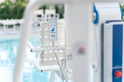 Подъемник для бассейна PELICAN POOL (мобильный, автономный, высокий борт)