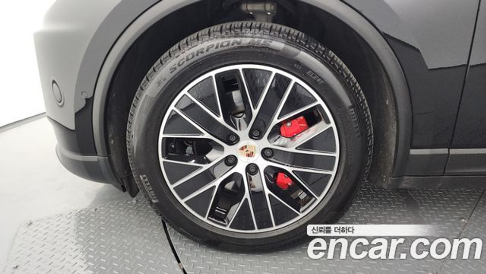 Porsche Macan 4S — 2025