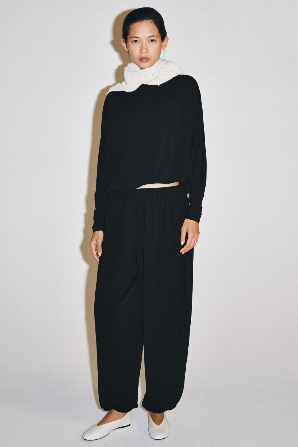 ФУТБОЛКА С ЭЛАСТИЧНЫМ ПОДОЛОМ — ZARA