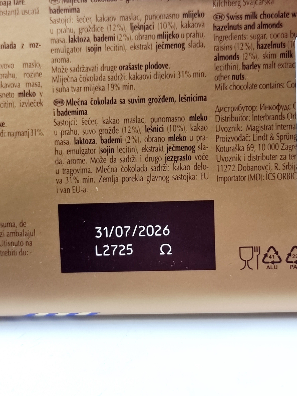 Шоколад Lindt Swiss Premium Chocolate молочный с изюмом и цельным фундуком 300 г (Швейцария)