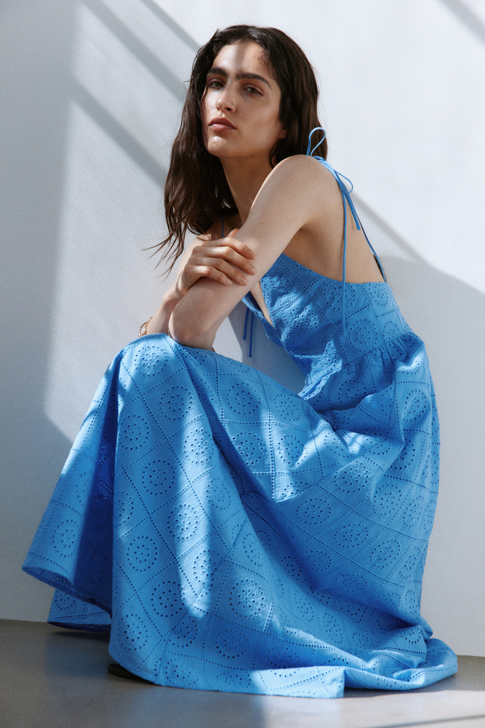 Длинное платье с вышивкой — без рукавов - H&M