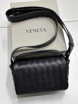 Сумка через плечо Bottega Veneta Intrecciato Mini Bag with Flap