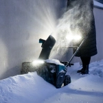 Аккумуляторная снегоуборочная машина Makita SN001GZ