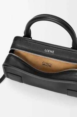 Loewe Мини-сумка Amazona 180 из мягкой телячьей кожи, черный