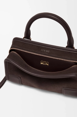 Loewe Мини-сумка Amazona 180 из мягкой телячьей кожи, темно-каштановый