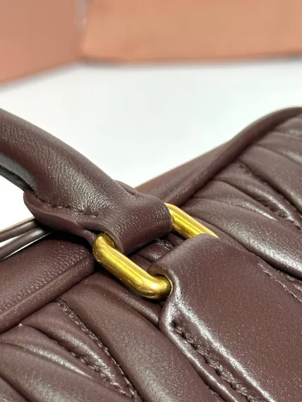 Сумка MIU MIU Arcadie matelassé из кожи наппа, темно-коричневый