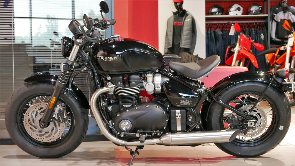 TRIUMPH BONNEVILLE BOBBER 2025