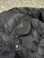 Женский пуховик Prada Re-Nylon с треугольным карманом на молнии