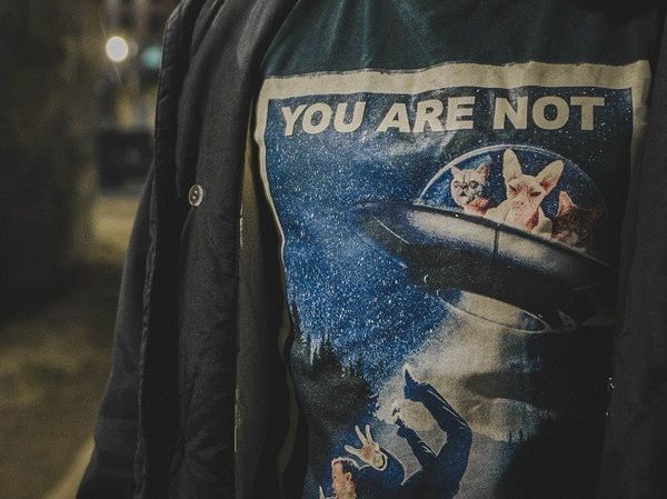 Футболка You Are Not Alone Черная - фото 2