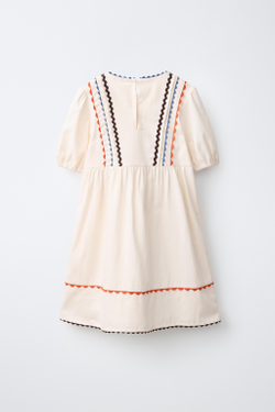 ZARA ПЛАТЬЕ С ВОЛНИСТОЙ ОТДЕЛКОЙ, ЭКРЮ