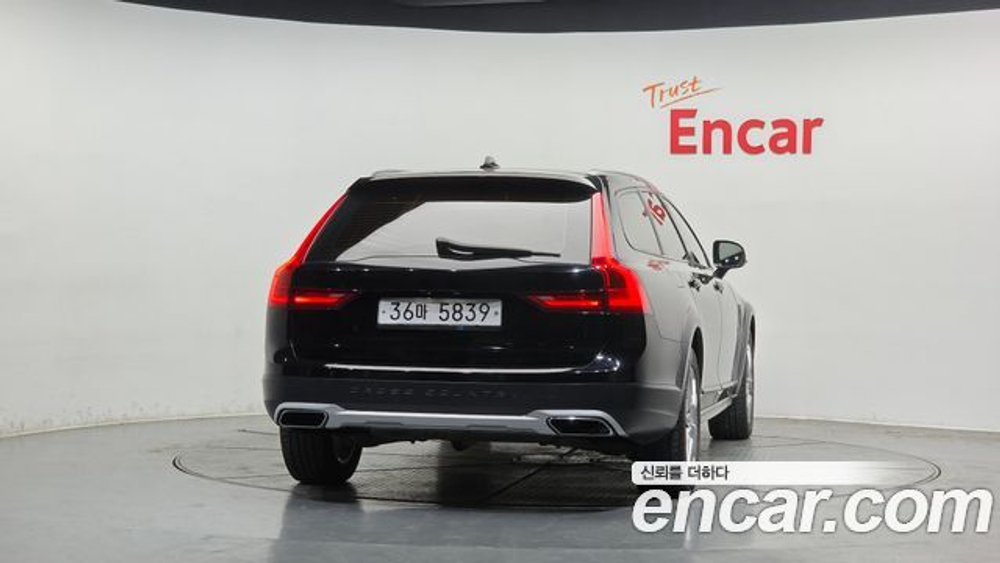 Volvo V90 Cross Country D5 AWD — 2017
