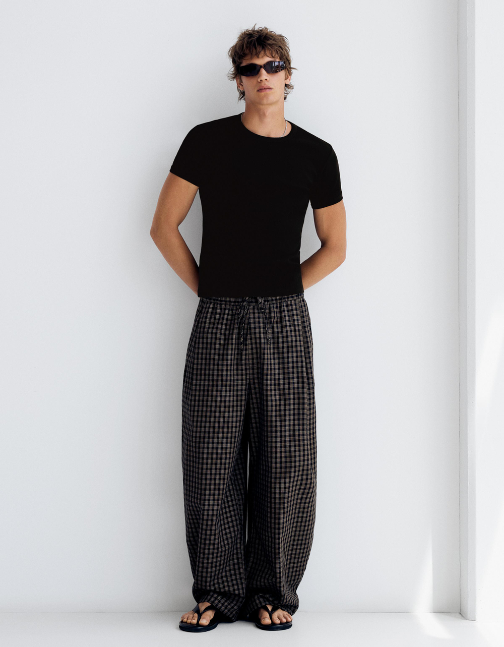 Мужская футболка slim fit в рубчик с коротким рукавом - BERSHKA