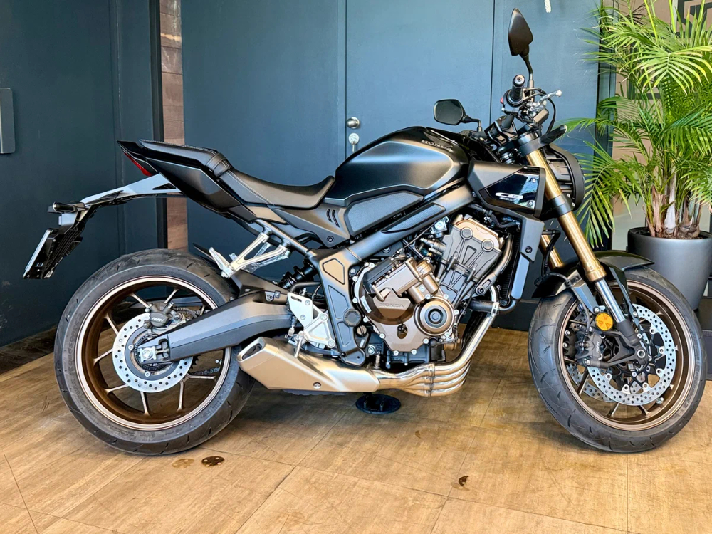HONDA CB650R E-Clutch 2025