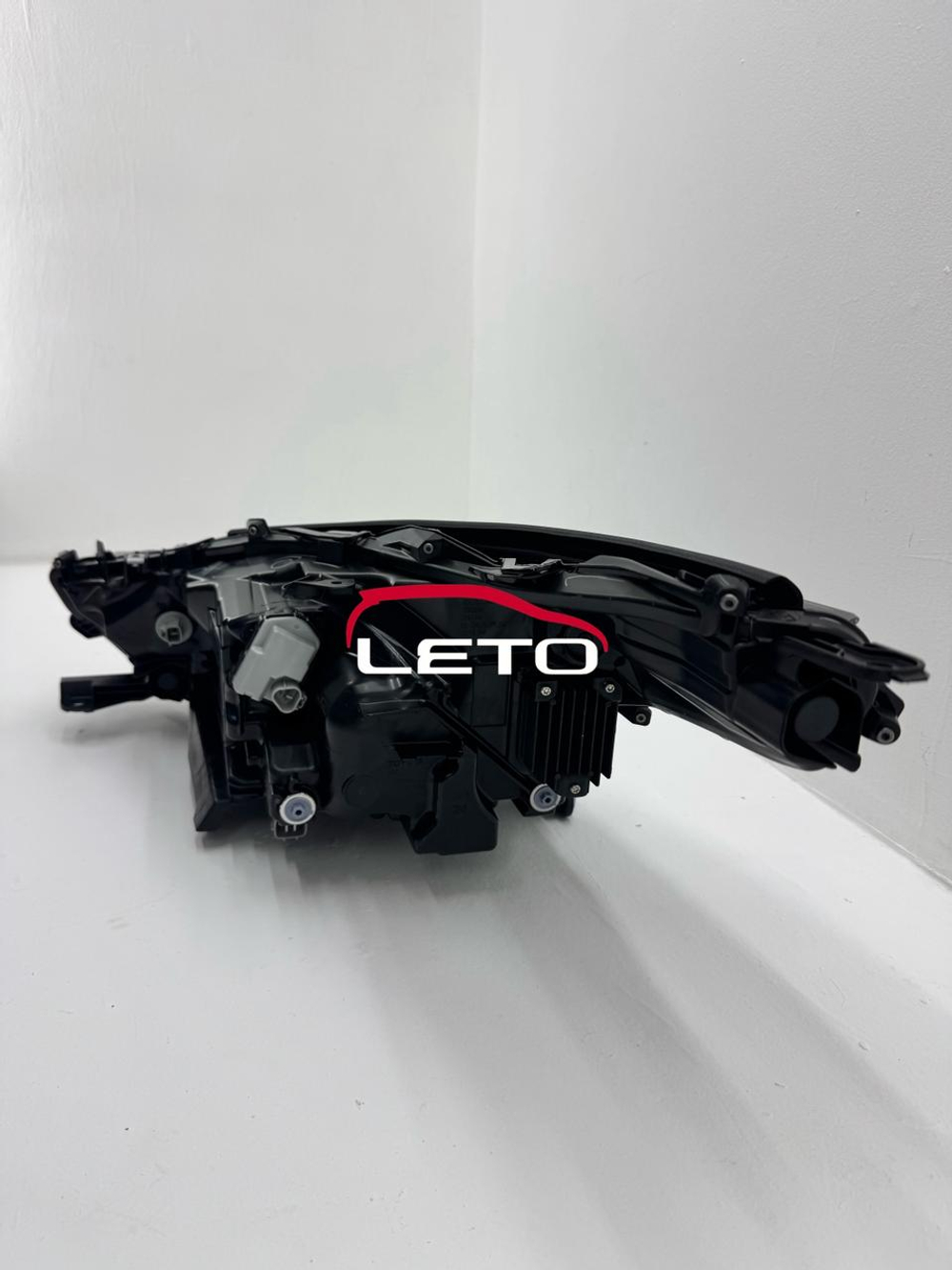 HEADLAMP ASSY, RH 81110-0E521