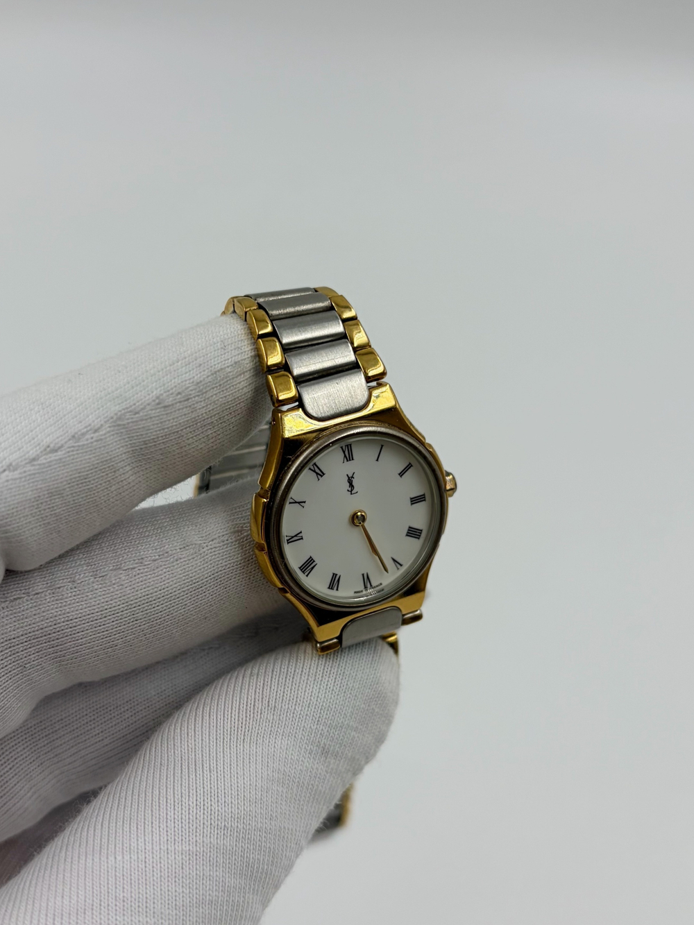 Часы Yves Saint Laurent