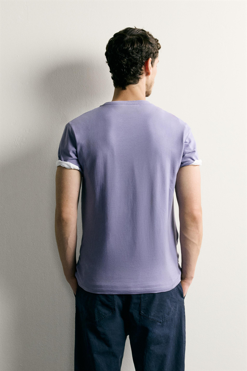 БАЗОВАЯ ФУТБОЛКА SLIM FIT /01 — ZARA