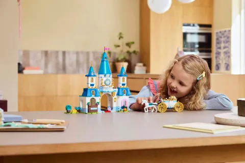 Конструктор LEGO Disney 43275 Замок Золушки и конная карета