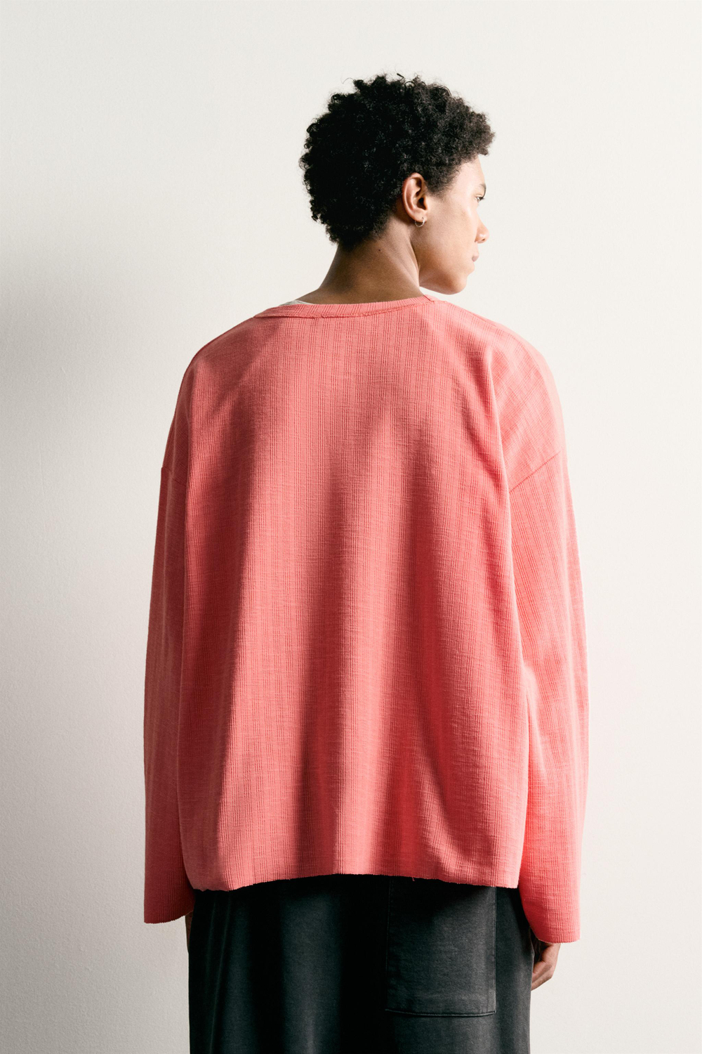 ФУТБОЛКА RELAXED FIT С ДЛИННЫМИ РУКАВАМИ — ZARA · 0722/307