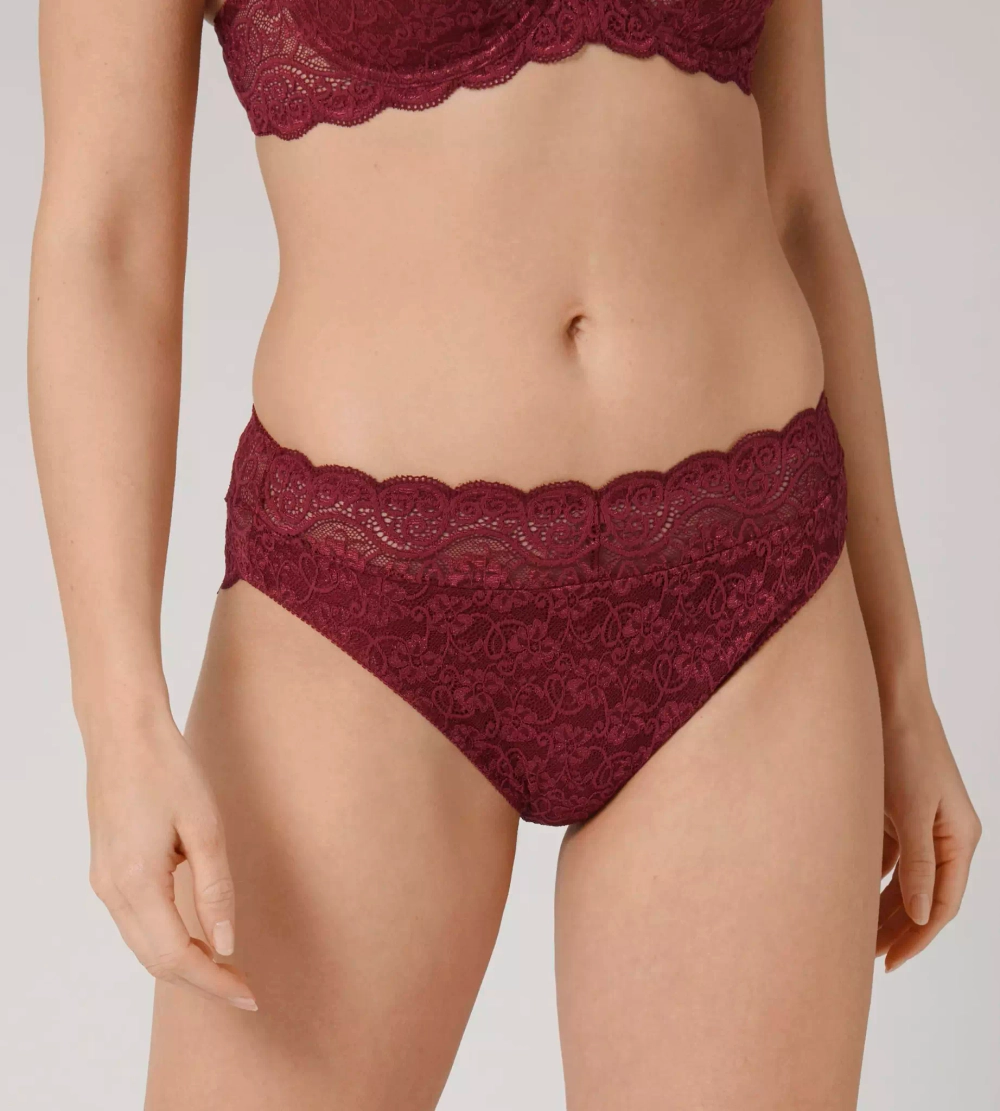 Трусы женские Triumph Amourette 300 Magic Wire Tai акция