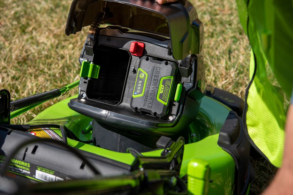 Аккумуляторная самоходная газонокосилка Greenworks GC82LM51SP2K5, 2515907UB.82v, 51 см, АКБ 5 А·ч и ЗУ