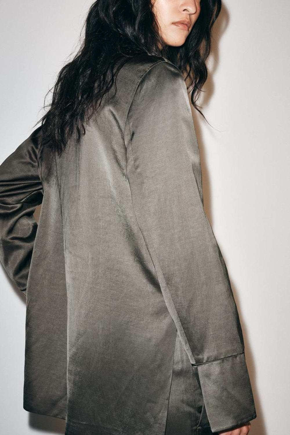 ZARA АТЛАСНАЯ КУРТКА — ZW COLLECTION, СЕРЫЙ