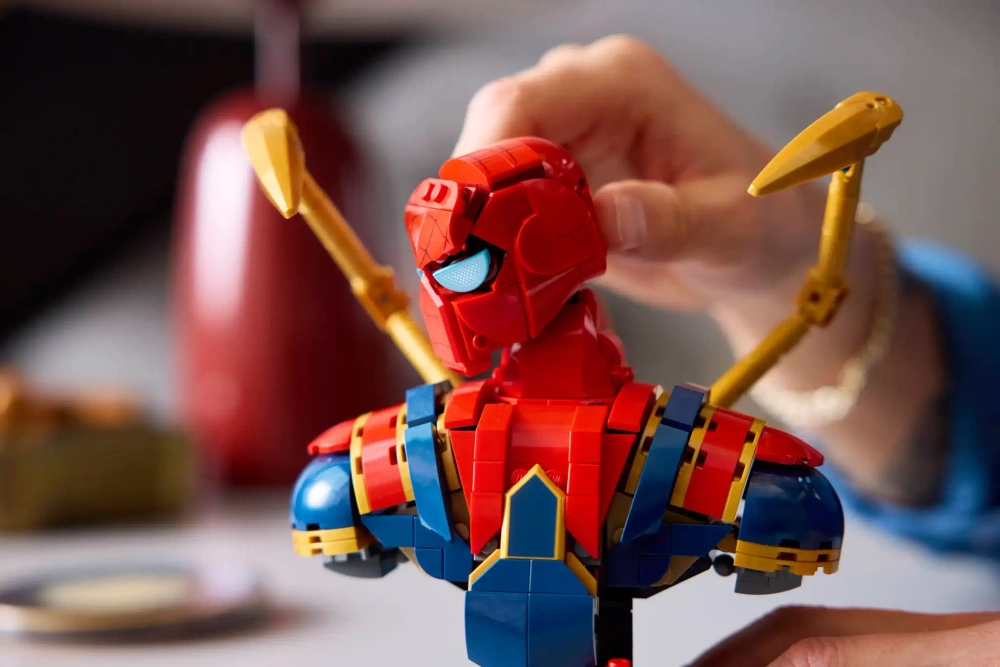 Конструктор LEGO Marvel 76326 Бюст железного Человека-паука