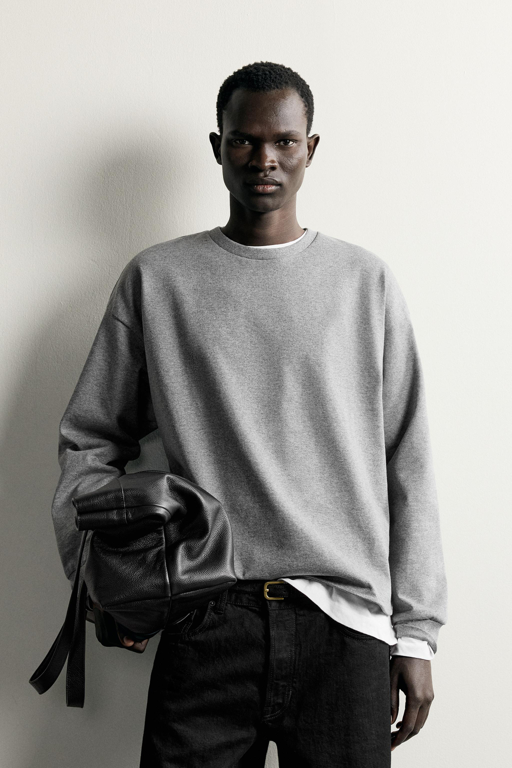 ФУТБОЛКА RELAXED FIT С РАЗРЕЗАМИ — ZARA