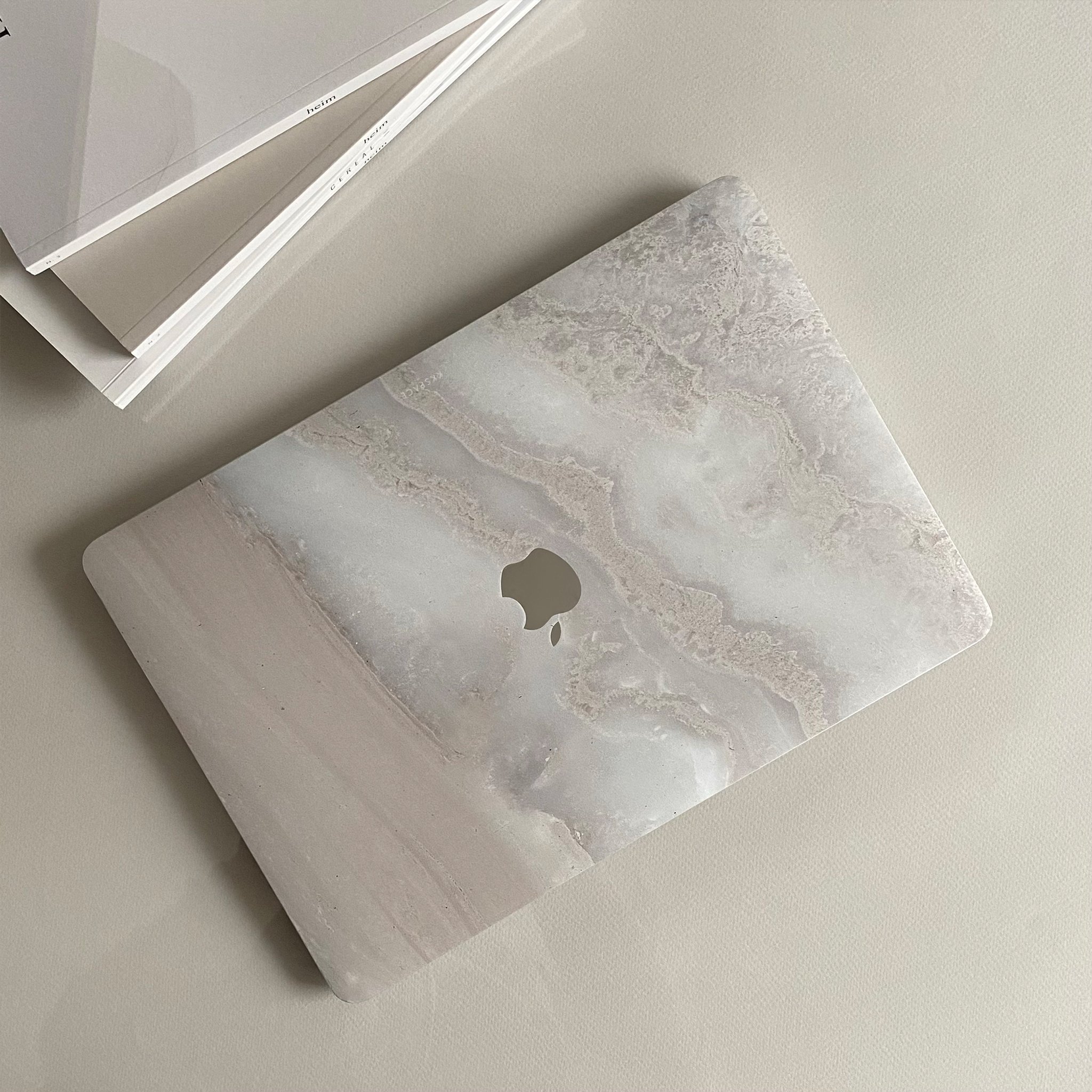 Виниловая наклейка LUNA для MacBook