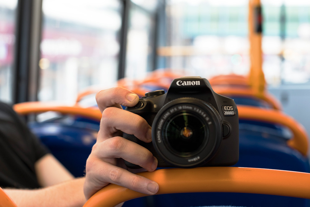 Зеркальный фотоаппарат Canon EOS 2000D Kit EF-S 18-55 III