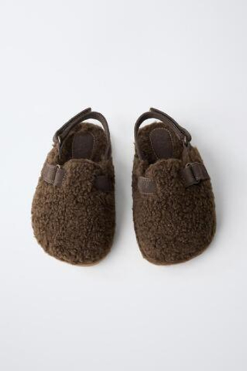 ZARA САБО BAREFOOT ИЗ ОВЧИНЫ, КОРИЧНЕВЫЙ