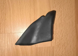 Уплотнитель уголка стекла двери Audi a4 b5 - 8D0839175