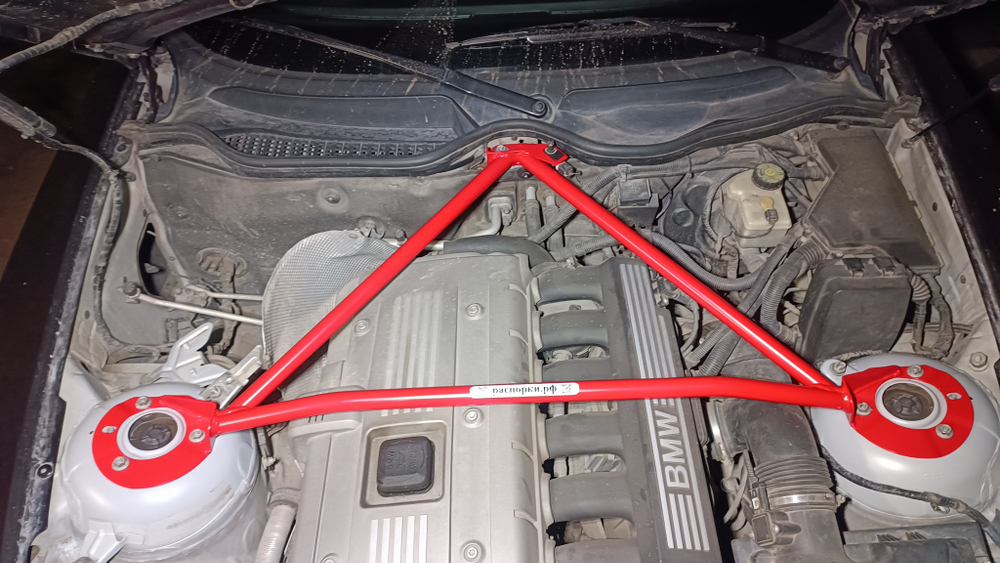 Распорка передних стоек треугольная (цельная) BMW Z4 E85, E86 рестайлинг с N52 (ПОД ЗАКАЗ)