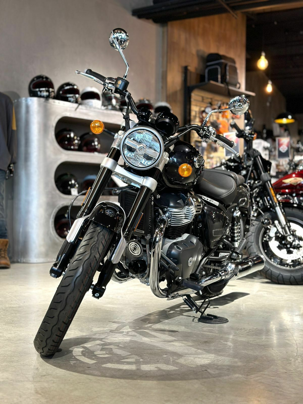 Royal Enfield Super Meteor 650 Astral Blue (Base)