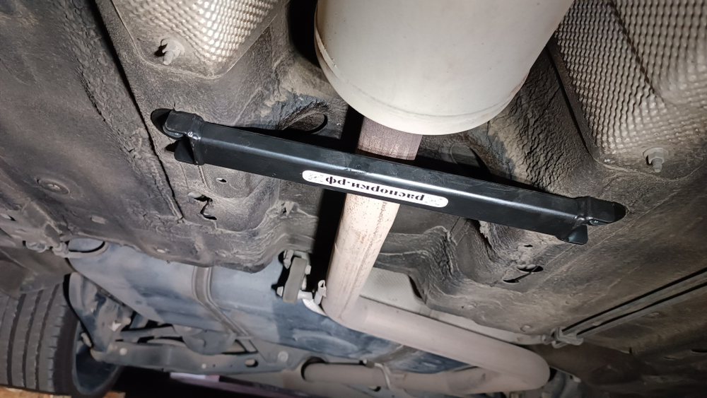 Распорка средняя нижняя сзади FAW Bestune B70 (ПОД ЗАКАЗ)