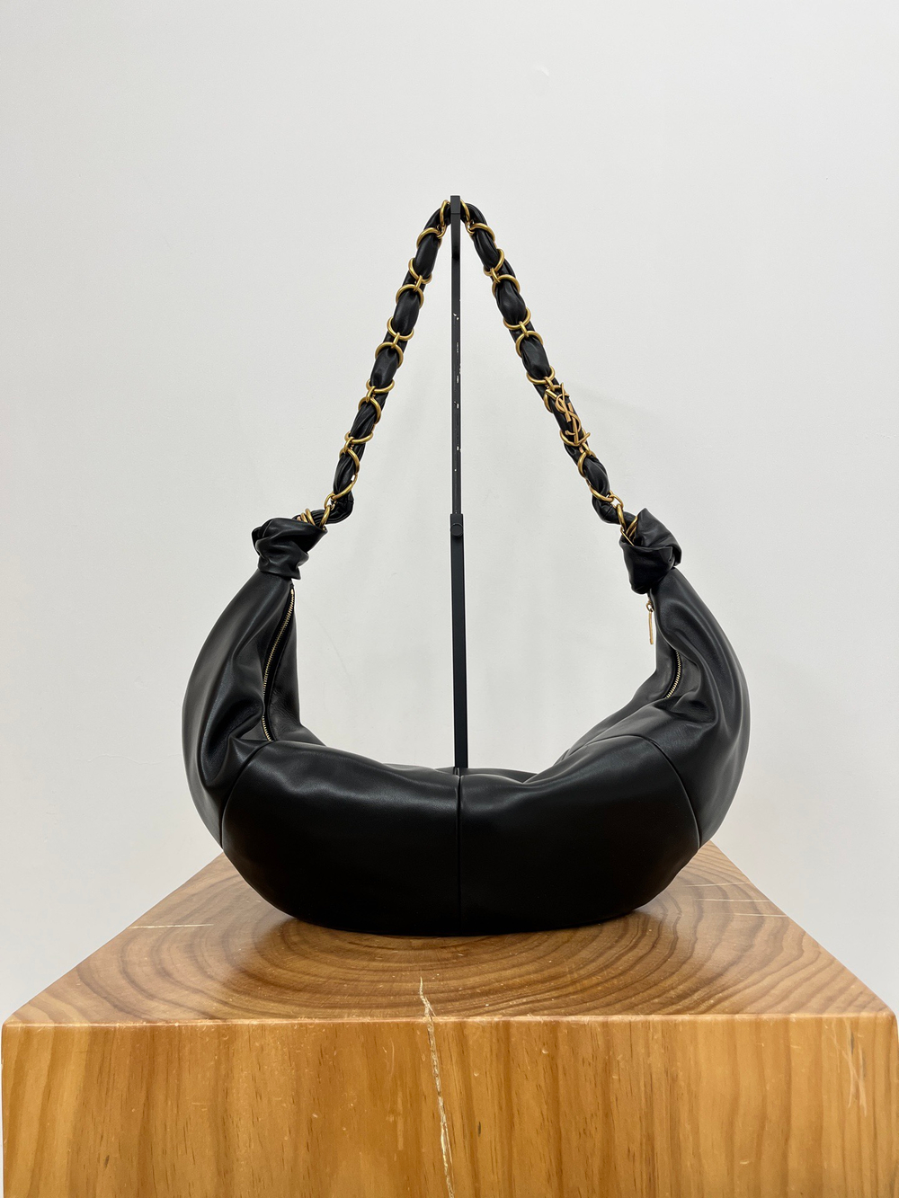 AMALIA HOBO