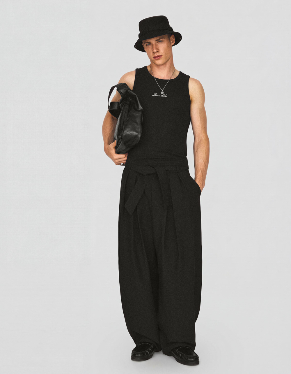 Мужские брюки barrel fit с ремнём и вытачками - BERSHKA