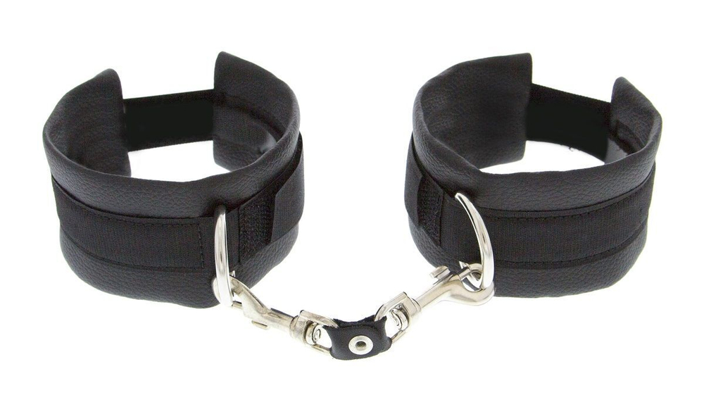 Чёрные полиуретановые наручники Luxurious Handcuffs (Цвет: черный)