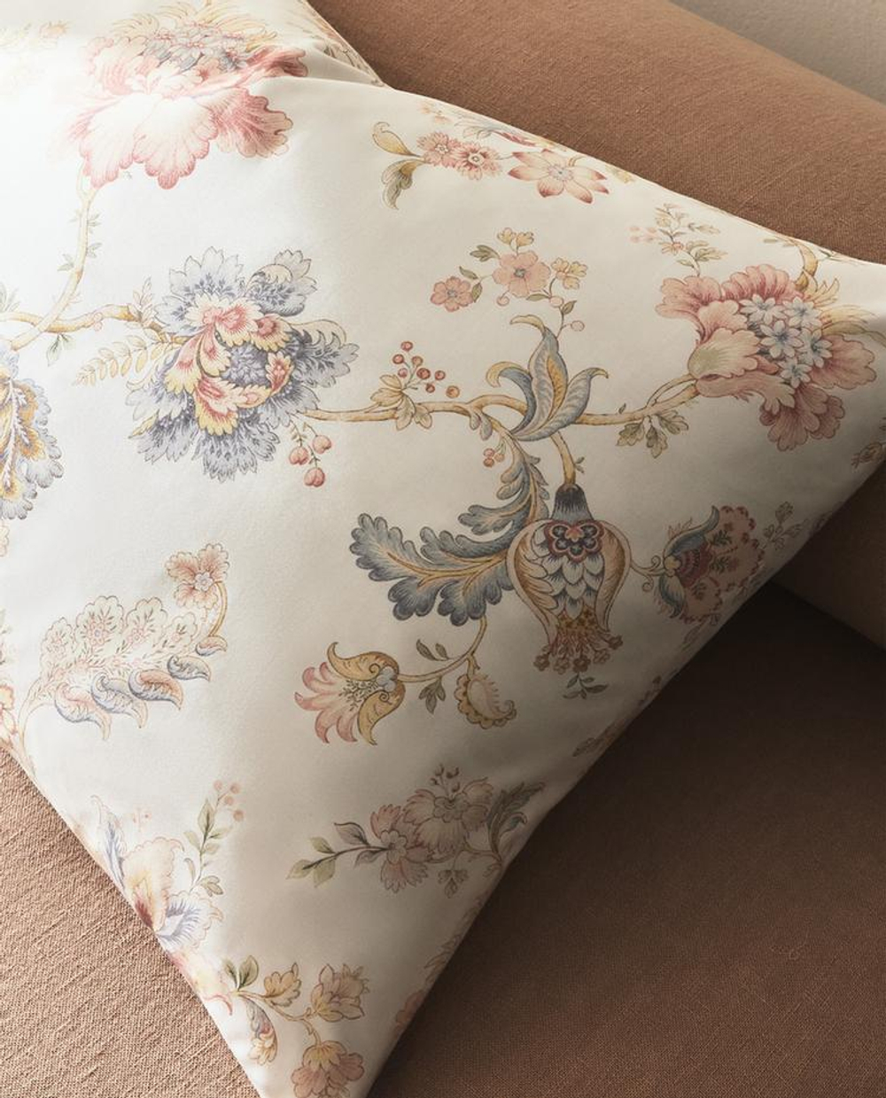ZARA HOME НАВОЛОЧКА ИЗ САТИНА С ЦВЕТОЧНЫМ ПРИНТОМ, ЭКРЮ