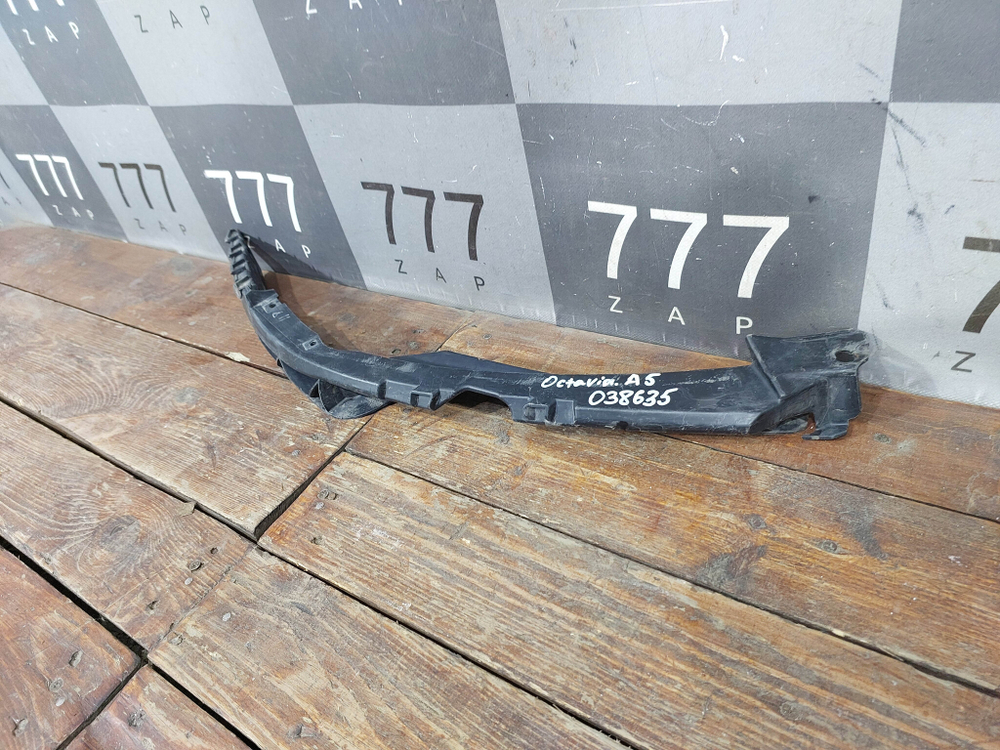 Кронштейн переднего бампера Skoda Octavia 2 (A5) 08-13 Б/У Оригинал 1Z0807184D