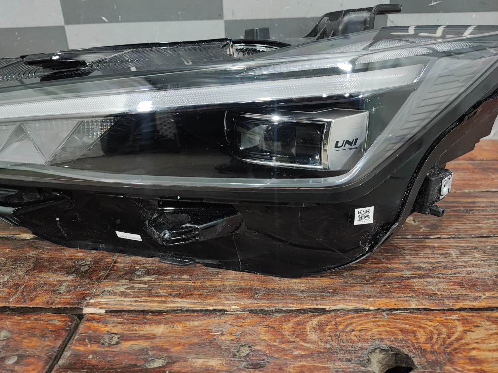 Фара левая LED Changan UNI-V 22-нв Б/У Оригинал C281F2805010200AA