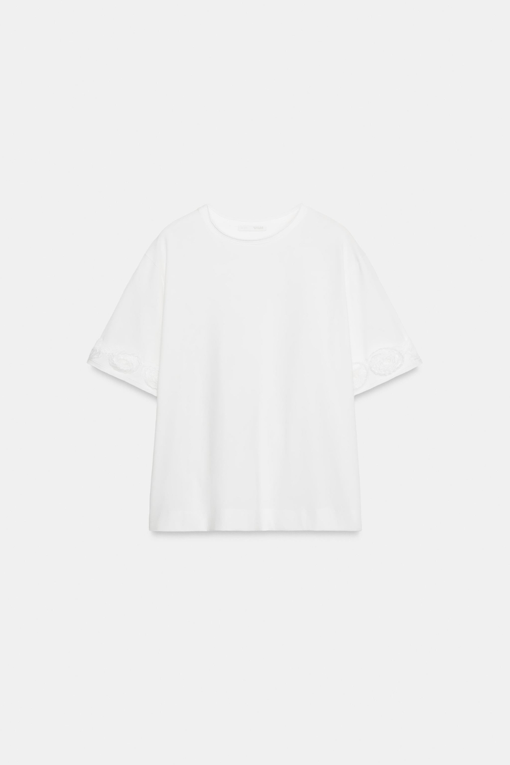ФУТБОЛКА С ОБЪЁМНЫМИ ЦВЕТАМИ — ZARA