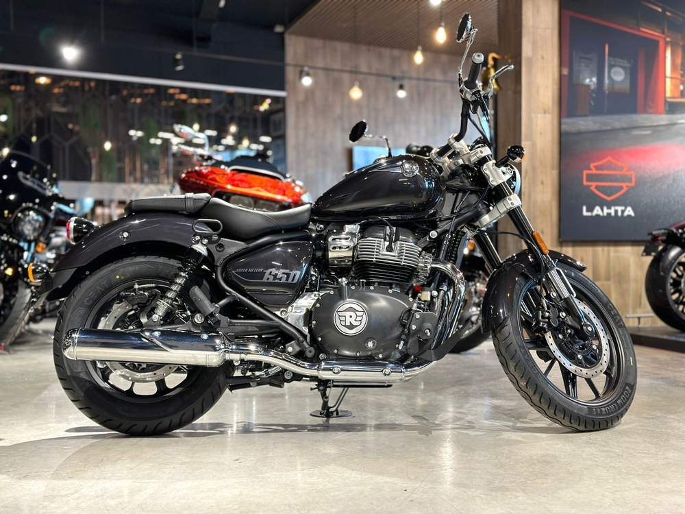 Royal Enfield Super Meteor 650 Astral Black (Base)