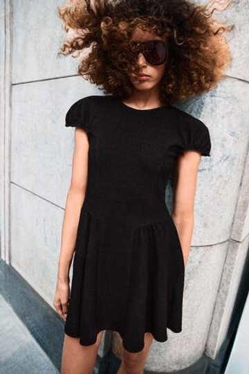 ZARA ПЛАТЬЕ ИЗ БУКЛЕ С ОБЪЕМНЫМИ РУКАВАМИ, ЧЕРНЫЙ