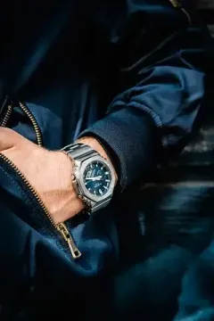 Наручные часы Casio G-Shock GM-2110D-2BER