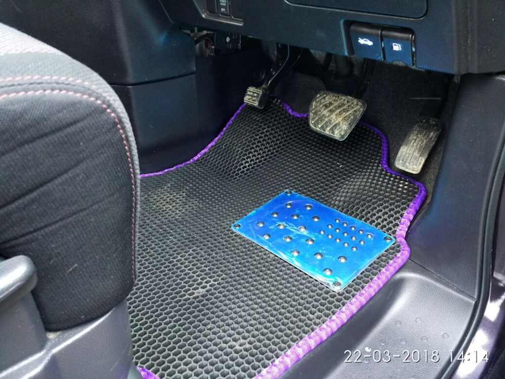 Автоковрики для Nissan Serena, C26 (2010-2016)
