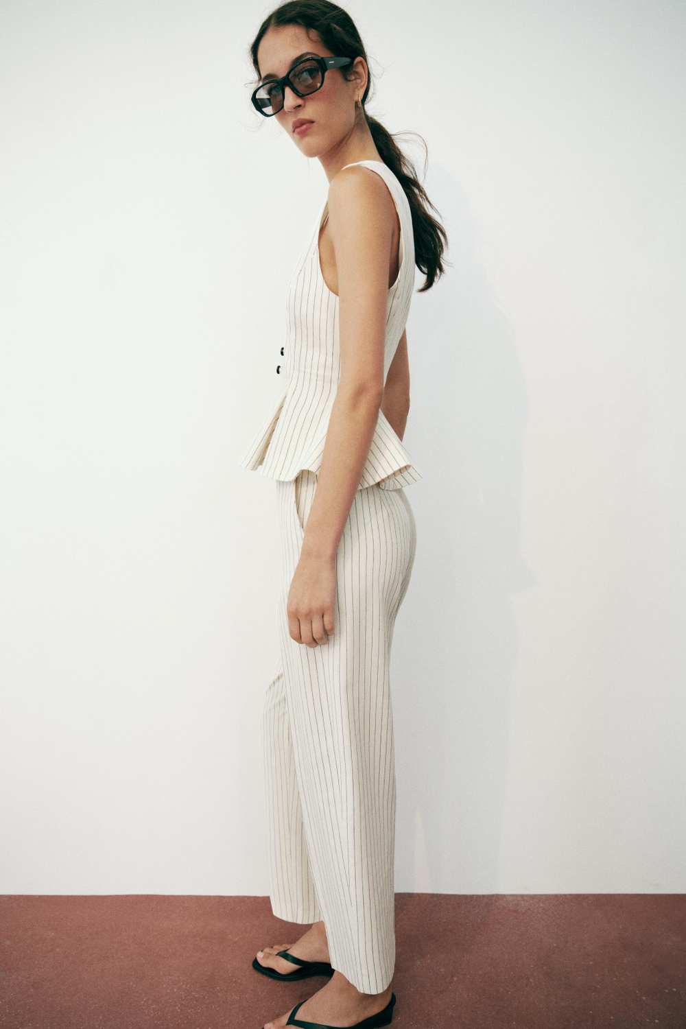 БРЮКИ В ТОНКУЮ ПОЛОСКУ — ZARA
