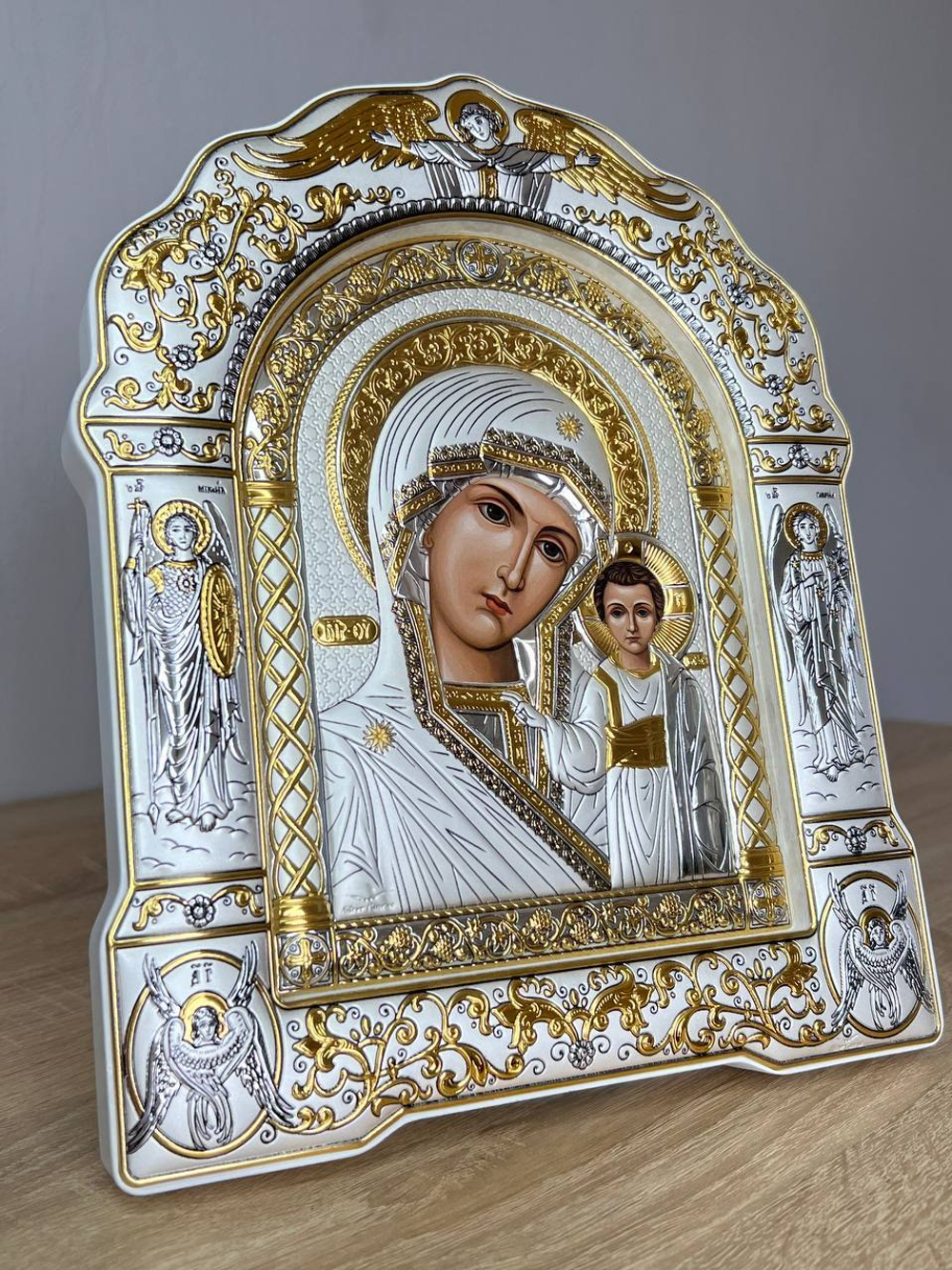 Казанская БМ, икона арочная с рамкой под стеклом, белое дерево 167х228