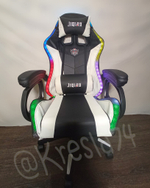 Геймерское кресло с RGB подсветкой и динамиками черно-белое