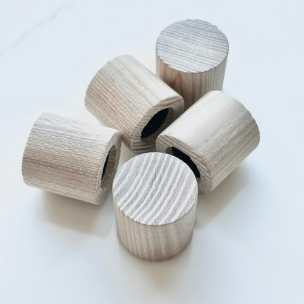Колпачок CYLINDER 32, дерево, ЯСЕНЬ, внутренняя вставка черного цвета, цвет колпачка БЕЛЫЙ
